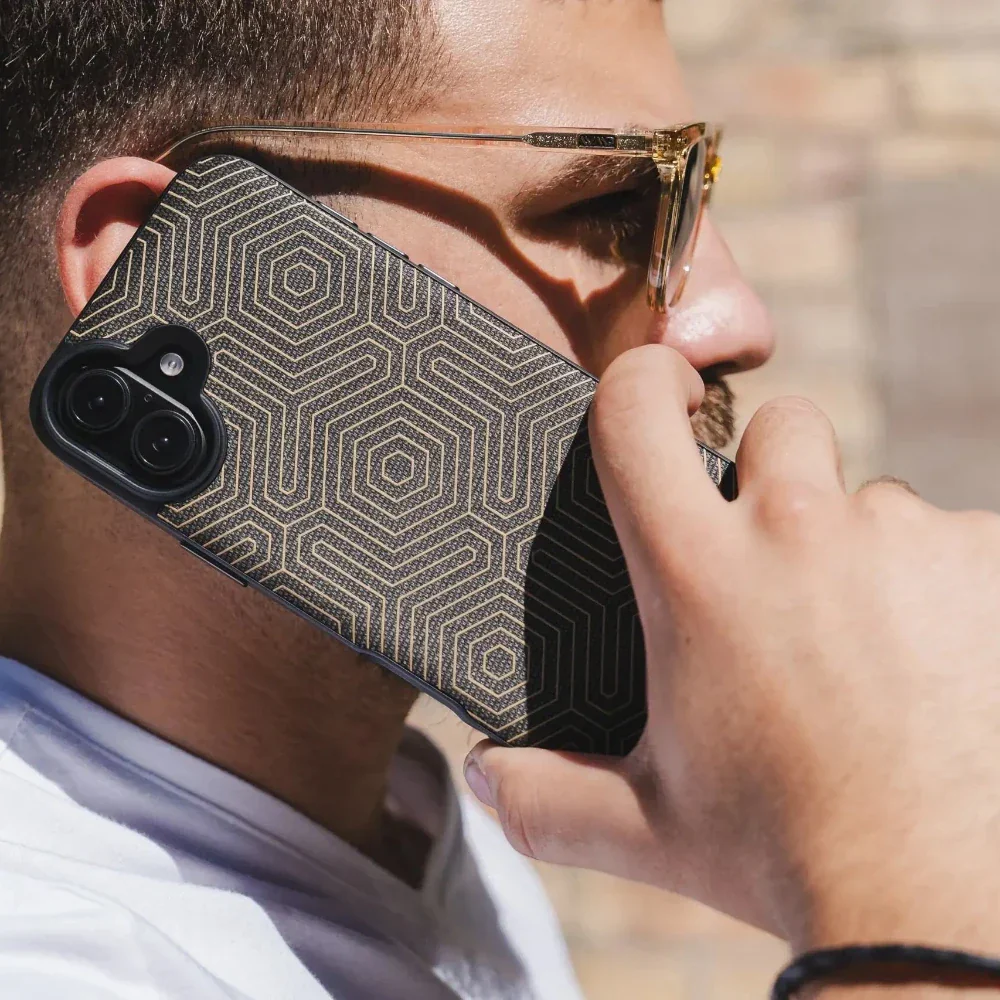 Case Zagg London Snap con Magsafe para iPhone 16 - Hexágonos Negro - Image 9