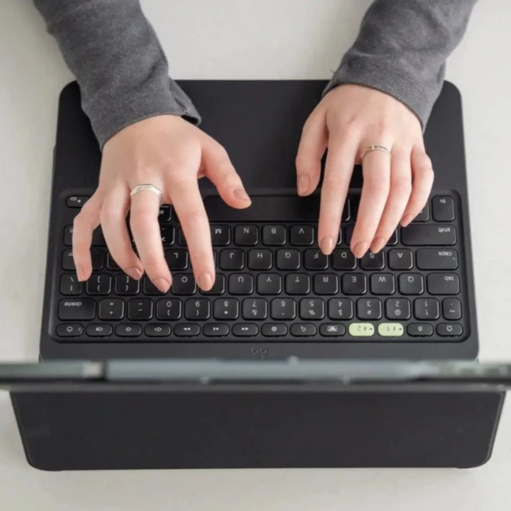 Teclado Zagg con funda Pro Keys 2 para iPad Air 13 M2 - Negro - Image 9