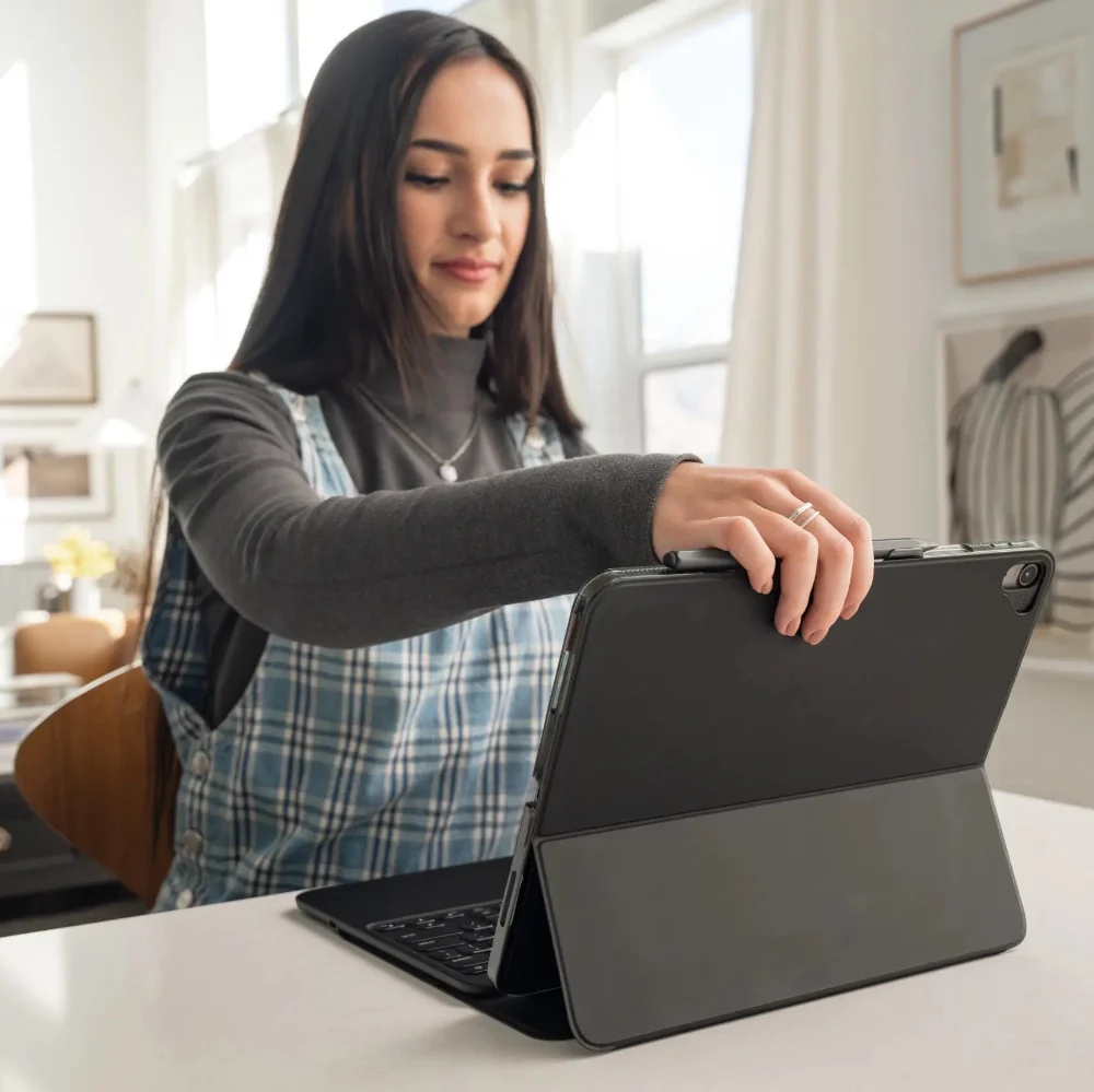 Teclado Zagg con funda Pro Keys 2 para iPad Pro 13 (M4/M5) - Negro - Image 9